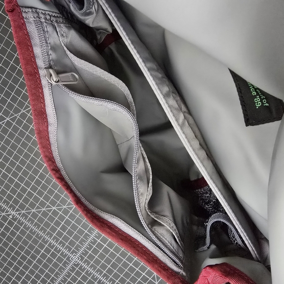 TIMBUK2 CLASSIC MESSENGER - ECO COLLEGIATE RED - Picture 5 of 16